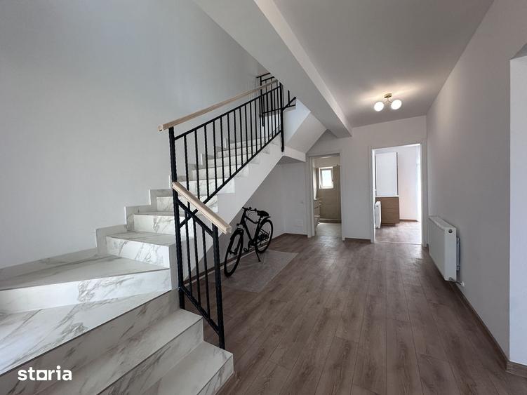 Casă cu 4 camere cu Teren 300 Mp în Ulmi