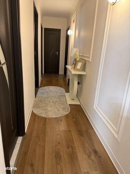 Apartament cu 4 camere decomandat în Central