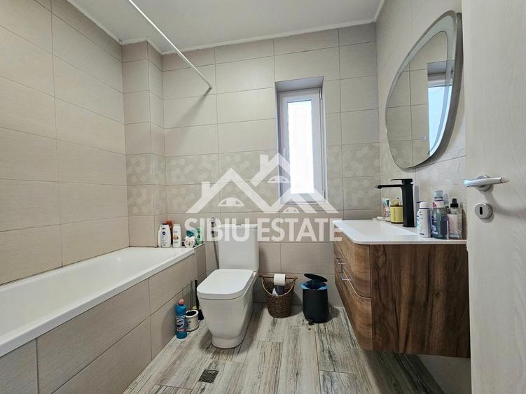 Apartament cu 3 camere decomandat, mobilat în Șelimbăr