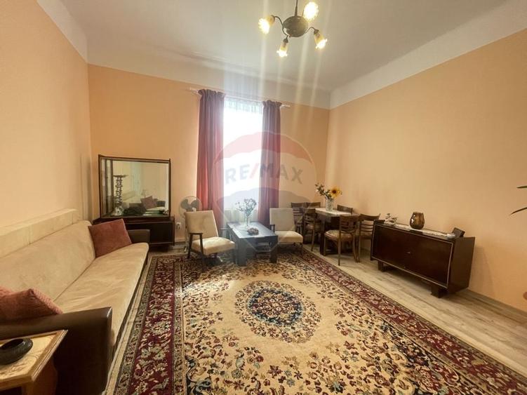 Apartament cu 3 camere semidecomandat, mobilat în Gară
