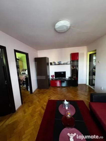 Apartament cu 3 camere semidecomandat în Mureșeni