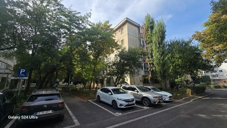 Garsonieră decomandată în Virtuții
