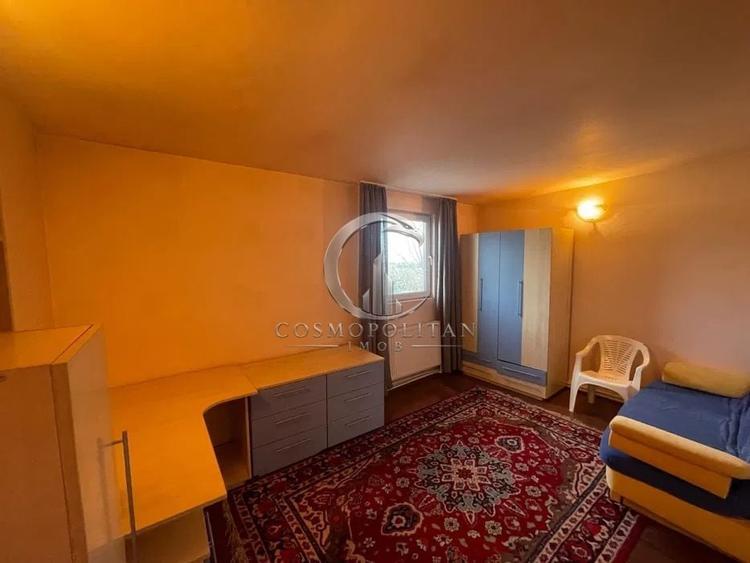 Casă individuală cu 7 camere cu Canalizare în Merei