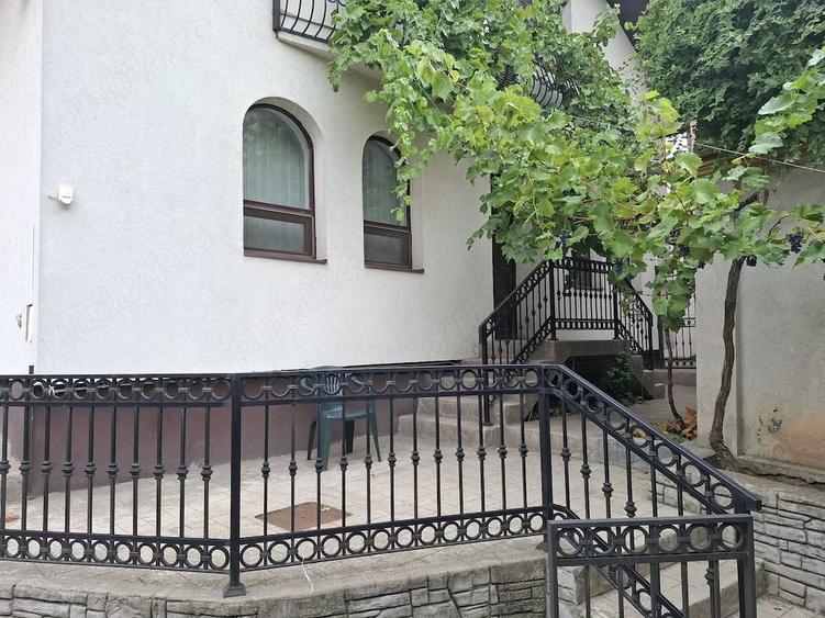 Casă cu Teren 35 Mp în Central
