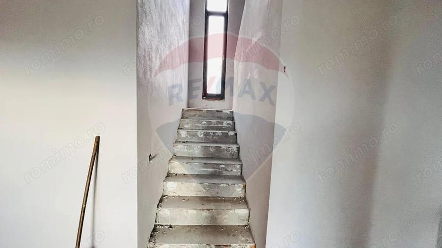 Casă cu 4 camere cu Teren 300 Mp în Hidiș