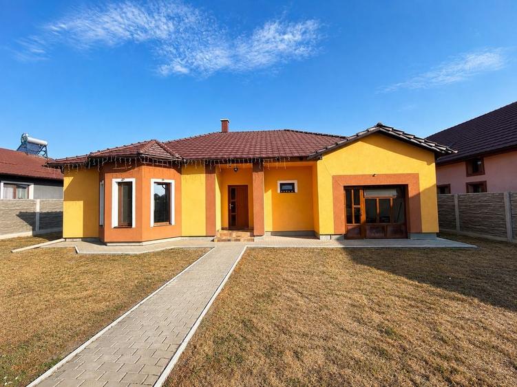 Casă individuală cu 4 camere cu Canalizare în Obad