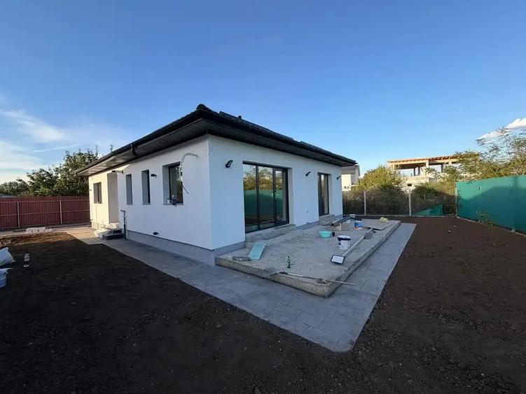Casă cu 4 camere cu Canalizare în Afumați