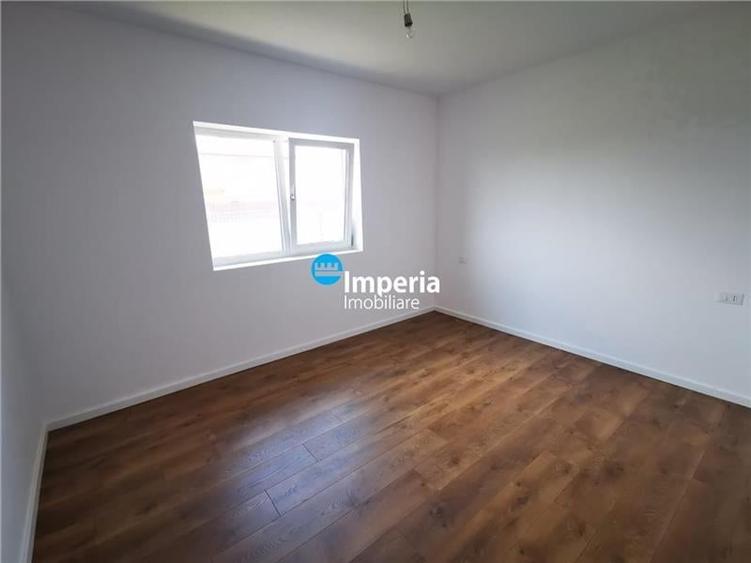 Casă individuală cu 4 camere cu Canalizare în Aroneanu