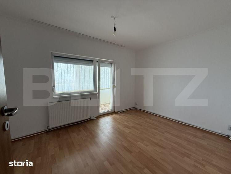 Apartament cu 3 camere decomandat în Micro 16