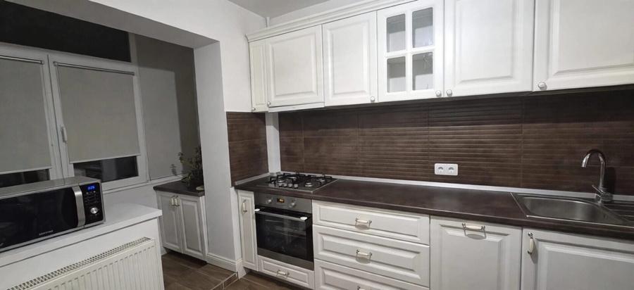Apartament cu 3 camere decomandat în Dristor