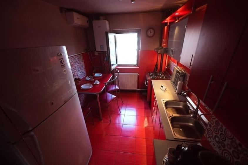 Apartament cu 2 camere semidecomandat, mobilat în Complex Studențesc