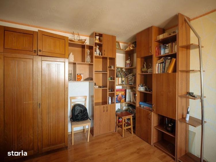 Apartament cu 4 camere în Mărgeanului
