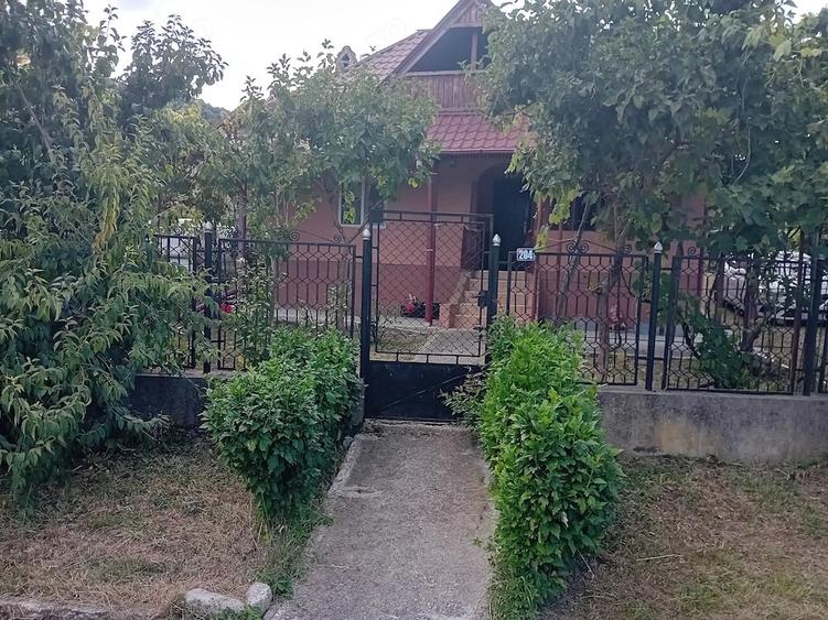 Casă cu Teren 1000 Mp în Bogdănești (Tomșani)