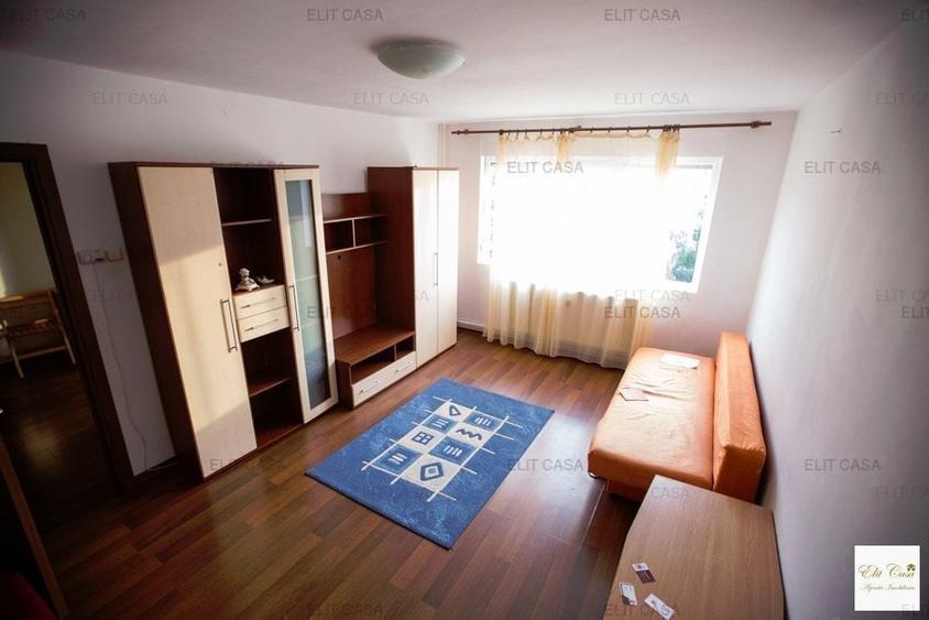 Apartament cu 3 camere semidecomandat, mobilat în Tătărași