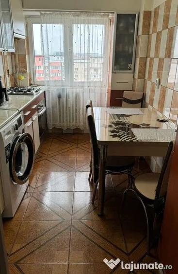 Apartament cu 3 camere decomandat în Vitan