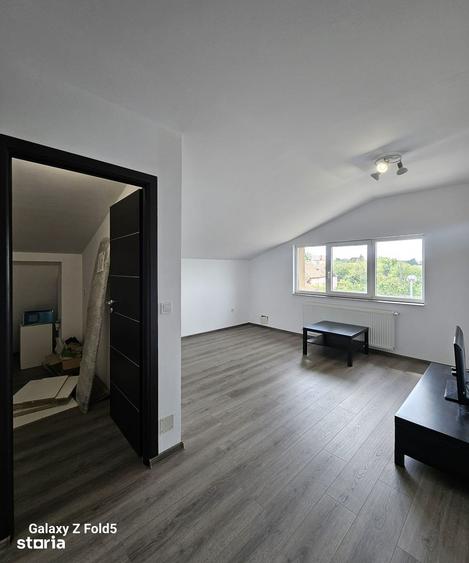 Apartament cu 3 camere în Iorga