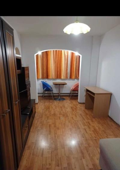 Garsonieră decomandată în Central