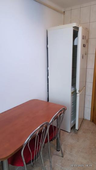 Apartament cu 3 camere semidecomandat în Valea Moșneagului