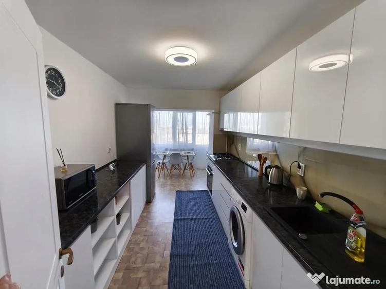 Apartament cu 3 camere decomandat în Faleză