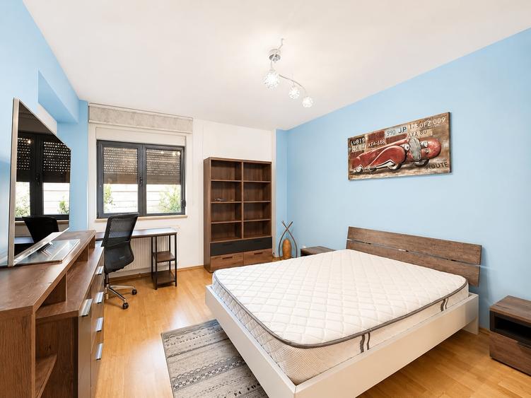 Apartament cu 3 camere decomandat în Polonă
