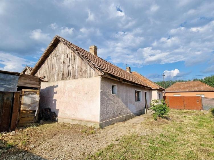 Casă cu 3 camere cu Teren 1940 Mp în Biharia