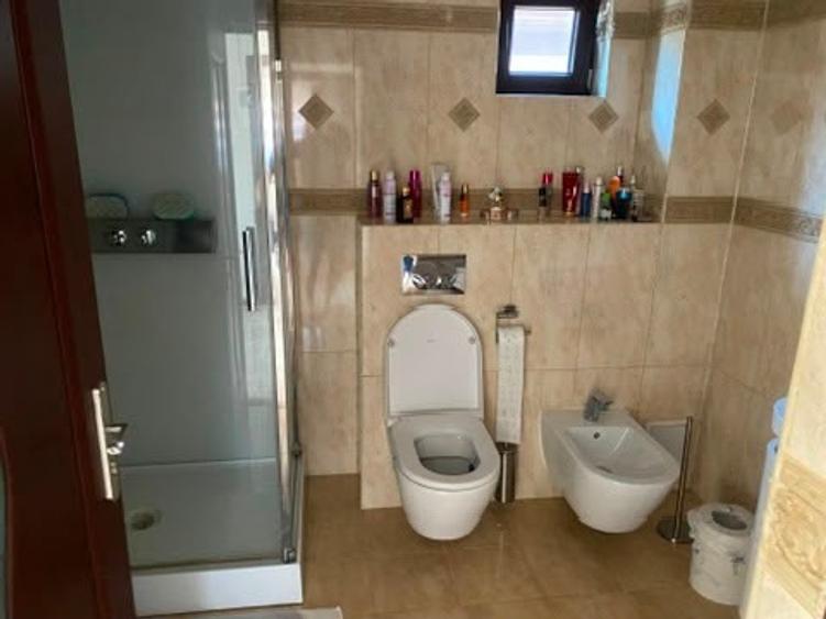 Casă individuală cu 4 camere cu Teren 190 Mp în Central