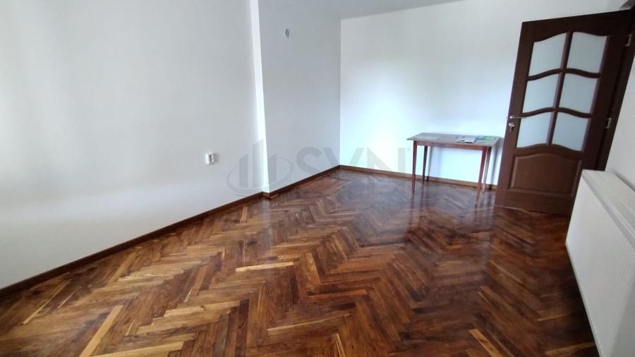 Apartament cu 3 camere decomandat în Capitale