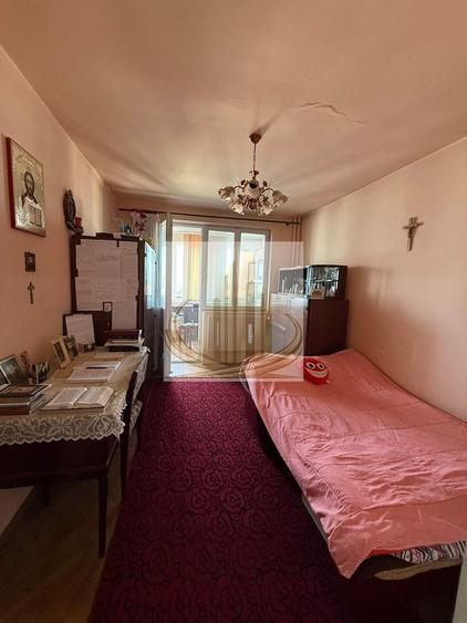 Apartament cu 3 camere decomandat, mobilat în Girocului