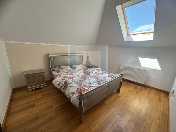 Casă individuală cu 11 camere cu Canalizare în Hoghiz