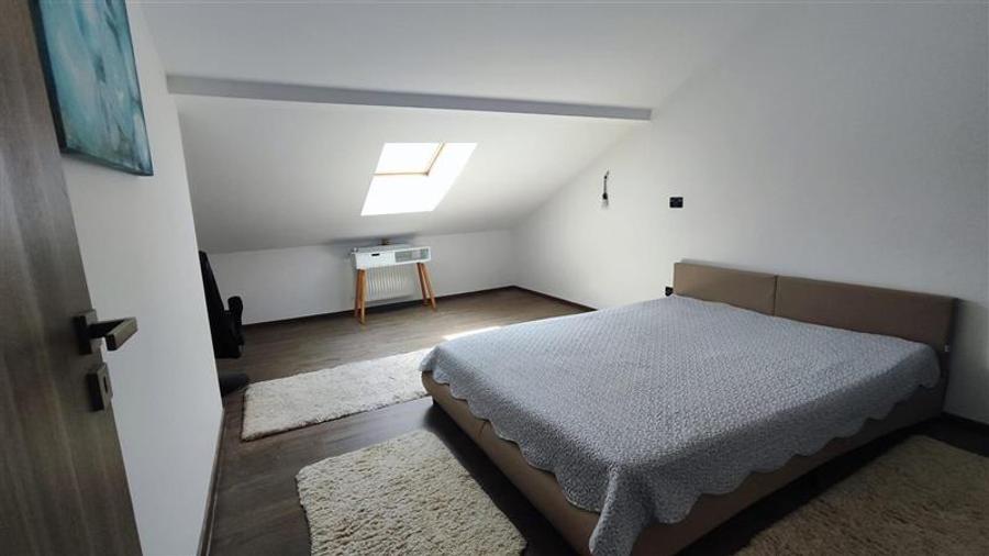 Casă individuală cu 5 camere cu Piscina în Central