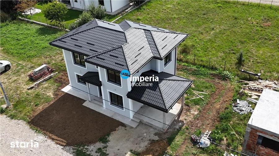 Casă cu 4 camere cu Teren 370 Mp în Valea Ursului