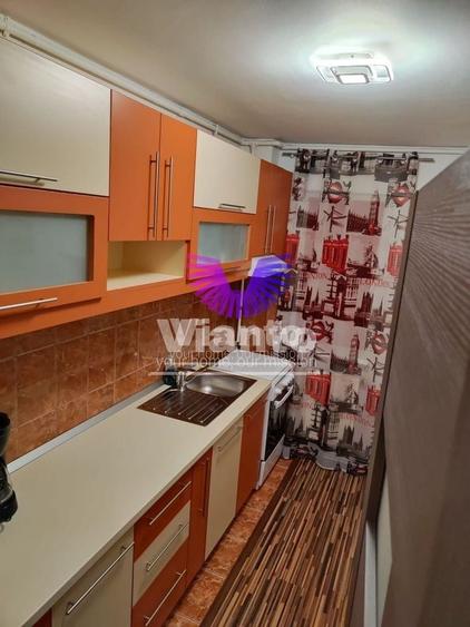 Apartament cu 3 camere semidecomandat, mobilat în Mihai Viteazul
