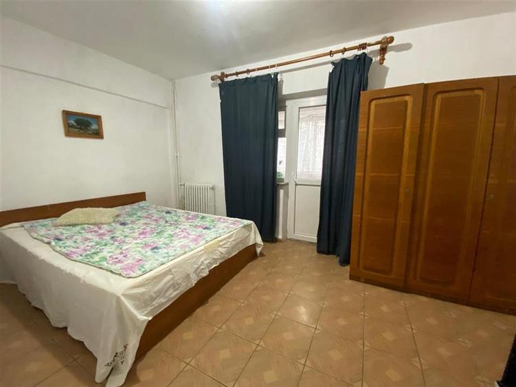 Apartament cu 2 camere decomandat în Podul de Fier
