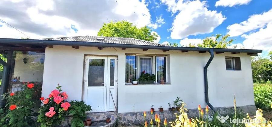 Casă cu 3 camere cu Teren 2100 Mp în Tuzla