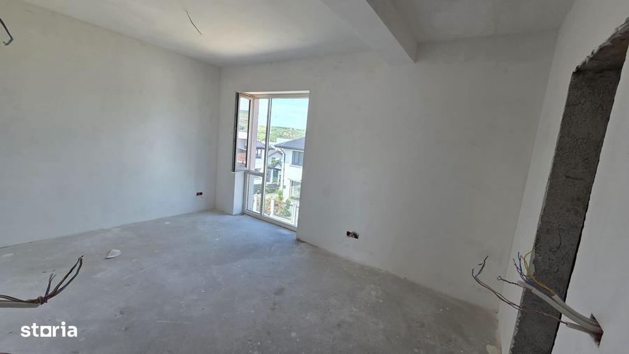 Casă cu 4 camere în Bucium