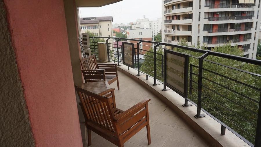 Apartament cu 3 camere semidecomandat în Parcul Circului