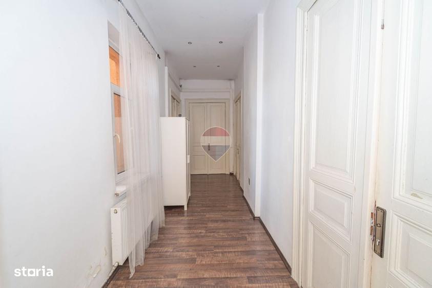 Apartament cu 3 camere semidecomandat în Parcul Carol