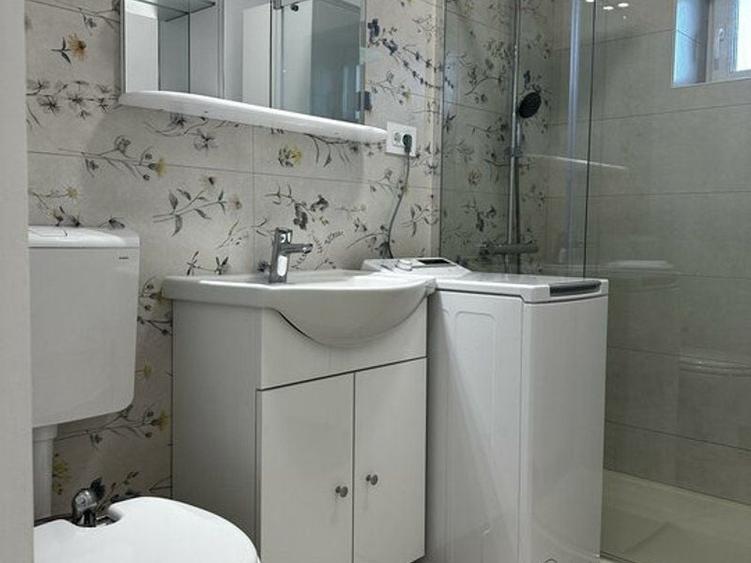 Apartament cu 2 camere semidecomandat în Banu Manta