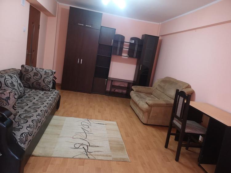 Garsonieră decomandată în Central