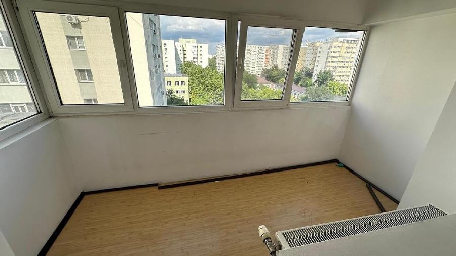 Apartament cu 4 camere semidecomandat în Colentina