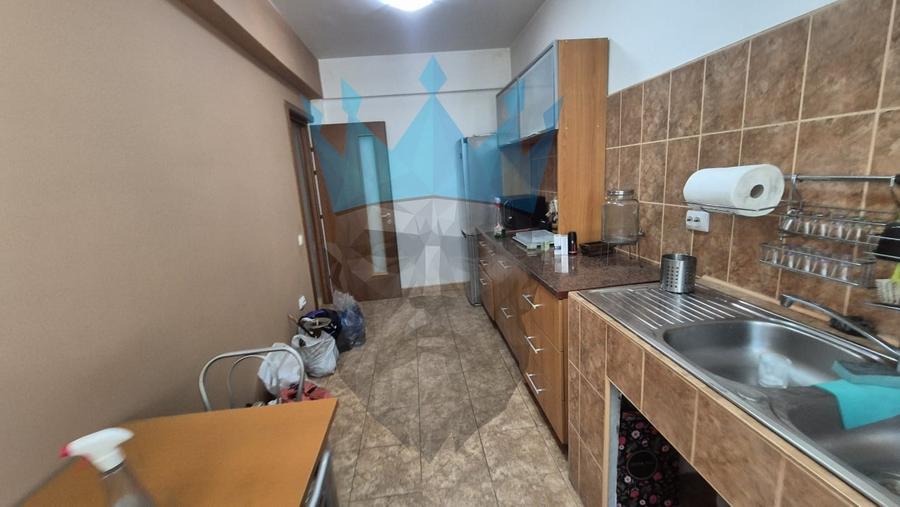 Casă individuală cu 5 camere cu Canalizare în Rahova