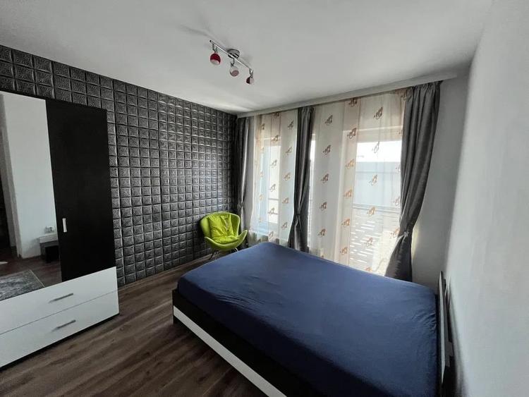 Duplex cu 5 camere cu Canalizare în Iris