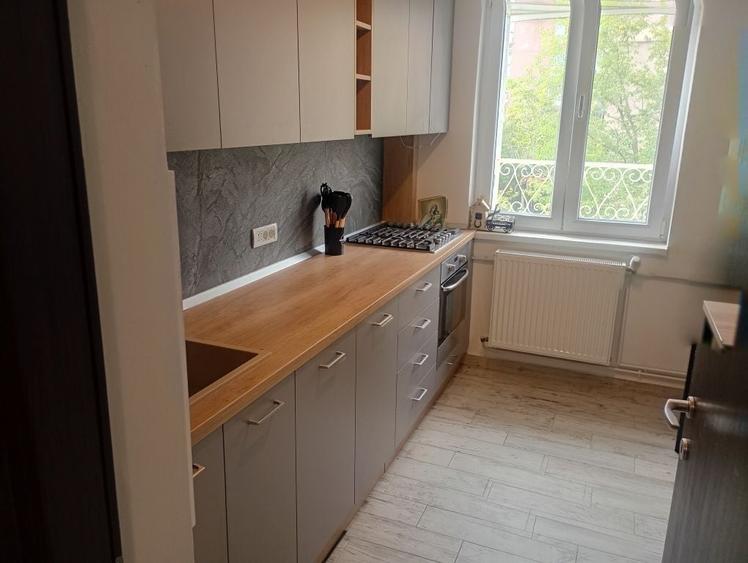 Apartament cu 3 camere semidecomandat în Drumul Taberei