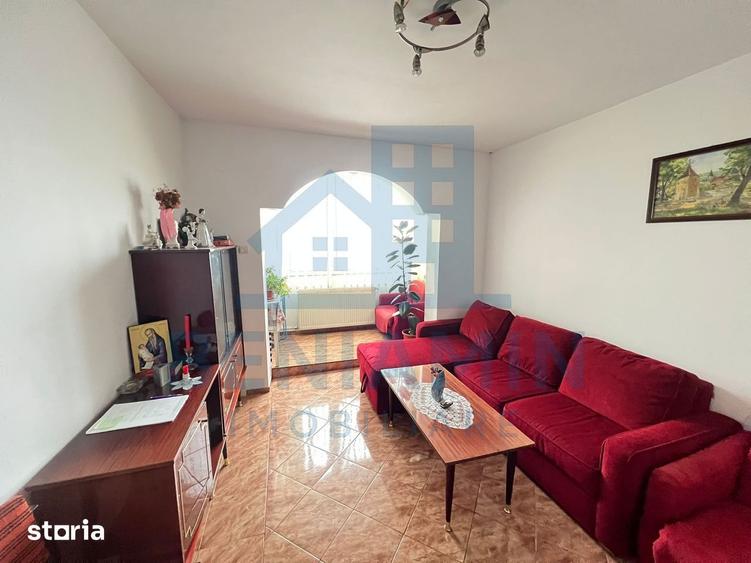 Apartament cu 3 camere semidecomandat în Astra