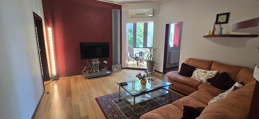 Apartament cu 3 camere semidecomandat în Cișmigiu
