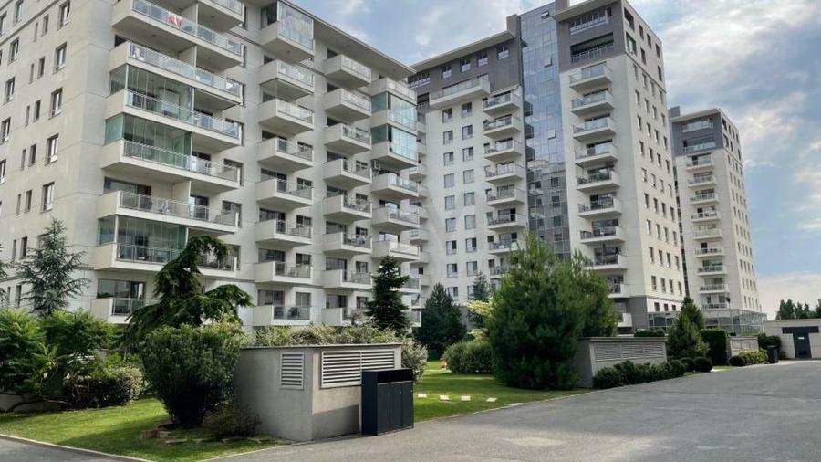 Apartament cu 2 camere semidecomandat, mobilat în 1 Mai