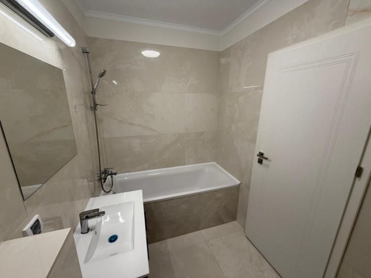Apartament cu 4 camere decomandat în Florești