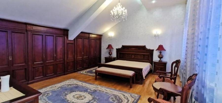 Casă cu 4 camere cu Teren 1000 Mp în Băneasa