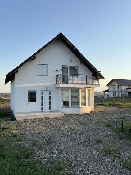 Casă cu 4 camere cu Teren 600 Mp în Șcheia