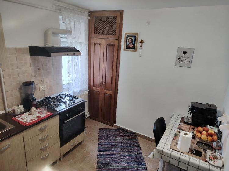 Apartament cu 2 camere semidecomandat, mobilat în Ultracentral